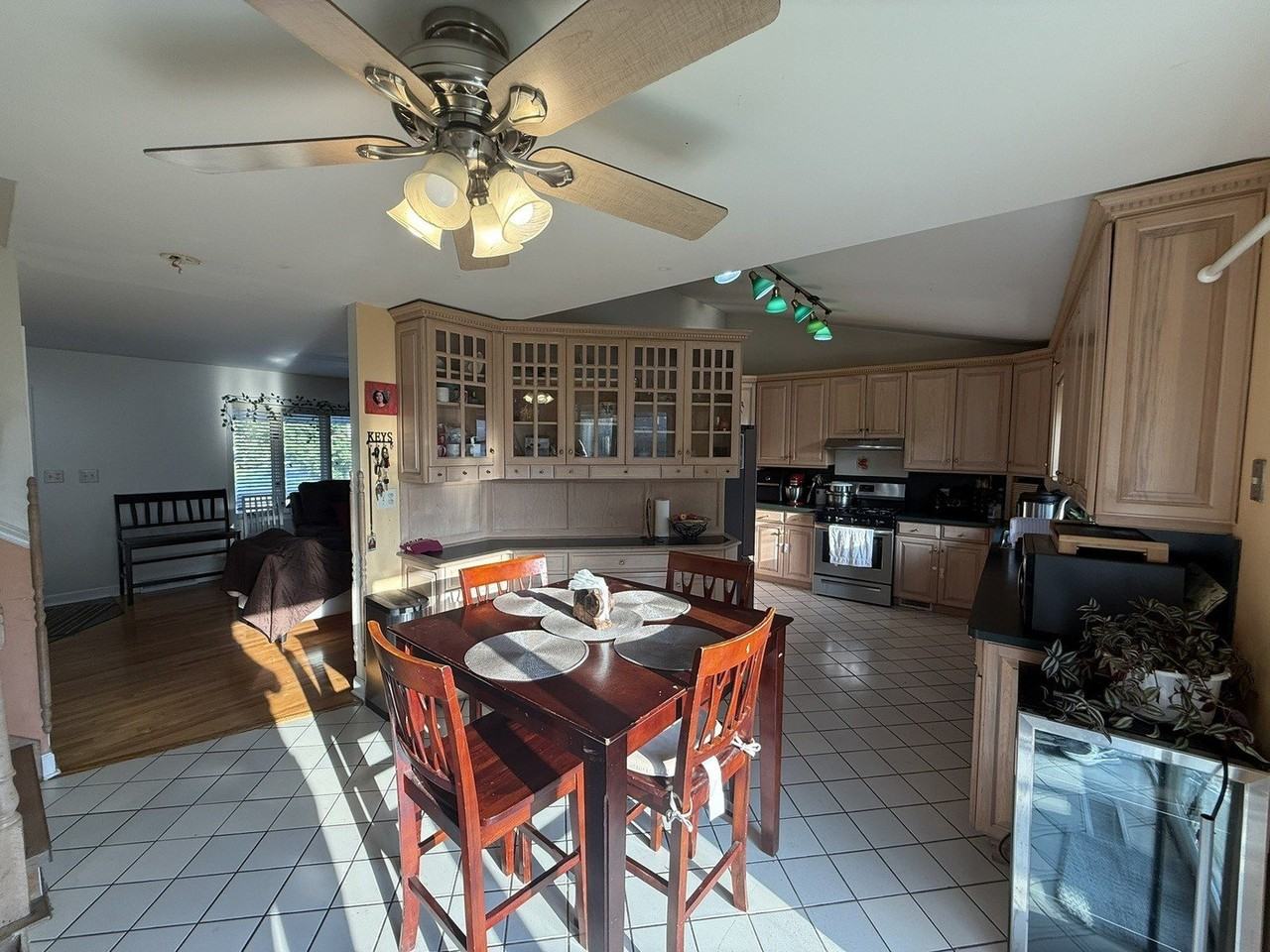 1021 Stonegate Rd - Photo 5 of 17