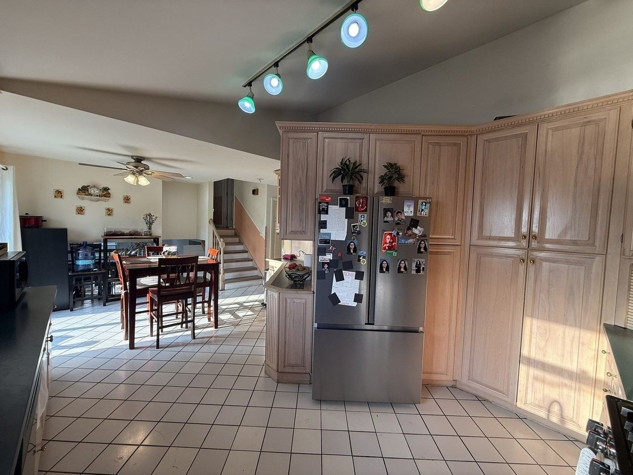 1021 Stonegate Rd - Photo 6 of 17