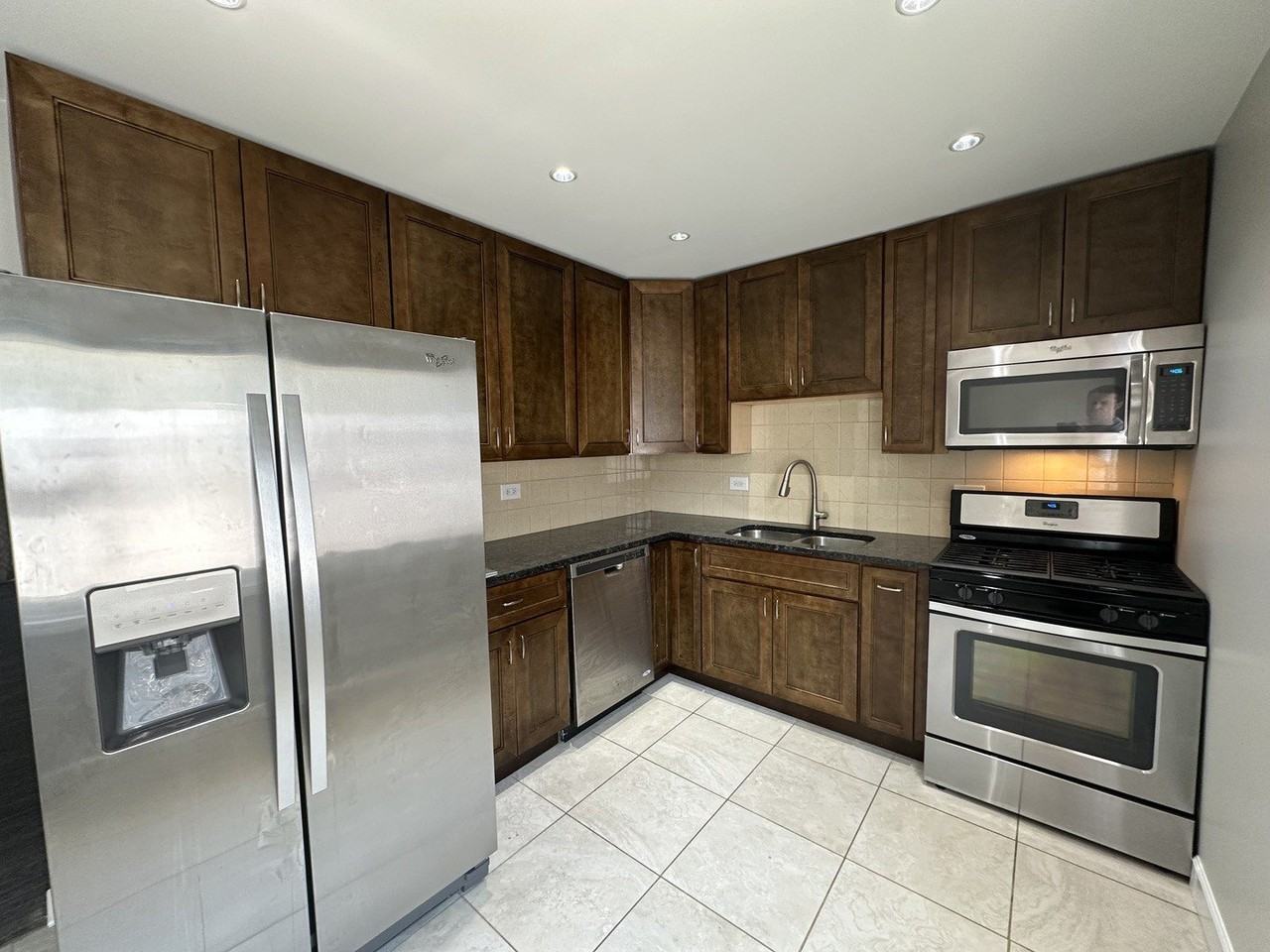 941 41st St - Photo 2 of 14