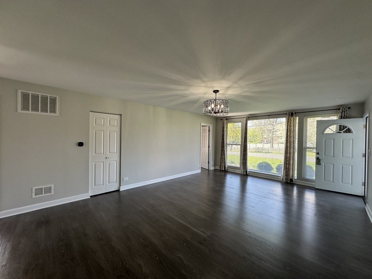 941 41st St - Photo 5 of 14