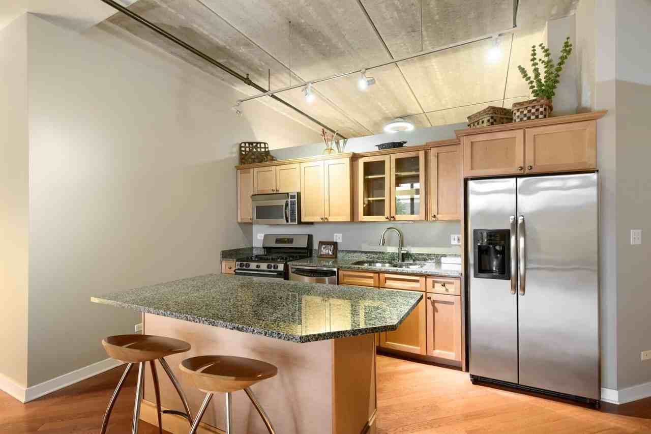 811 W 15th Pl #303 - Photo 7 of 14