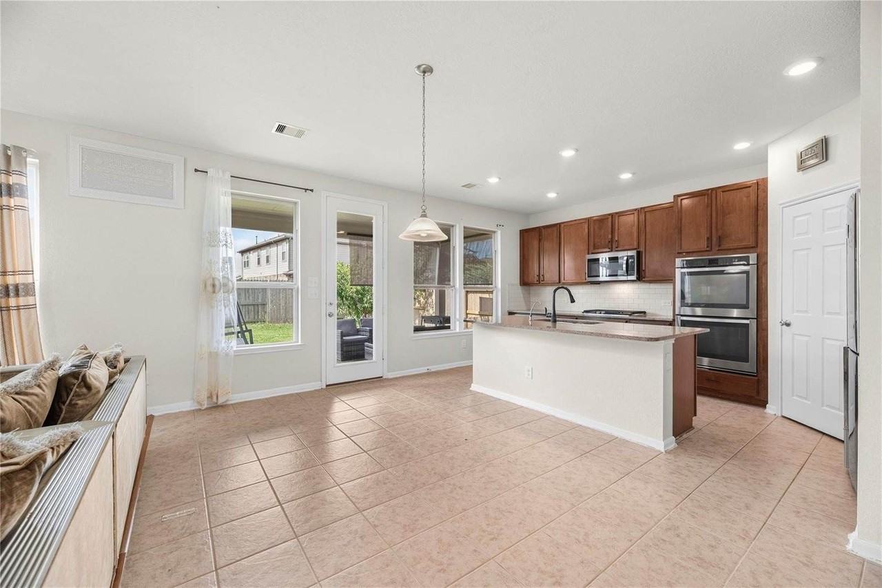 19019 Tower Rose Ct - Photo 4 of 33