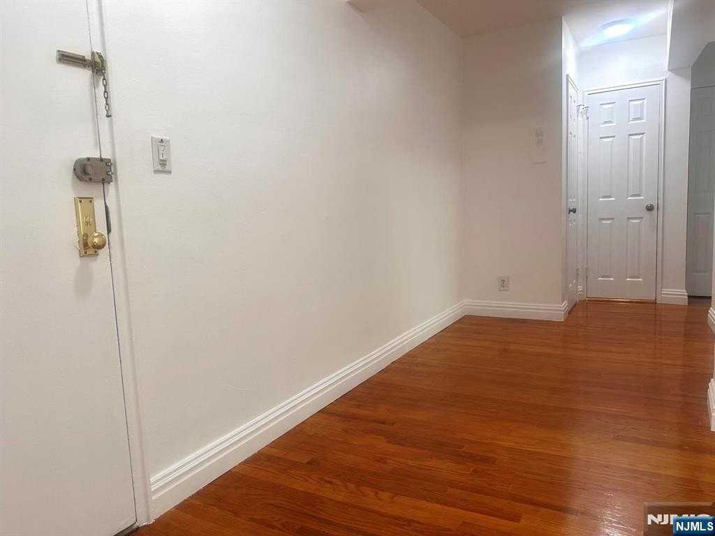 2160 Center Ave #4S - Photo 6 of 8