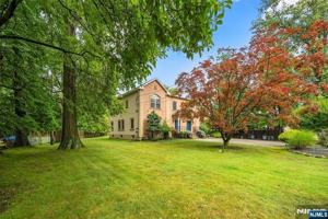 featured image of 385 Livingston St