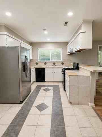 205 E Marshall St - Photo 3 of 9