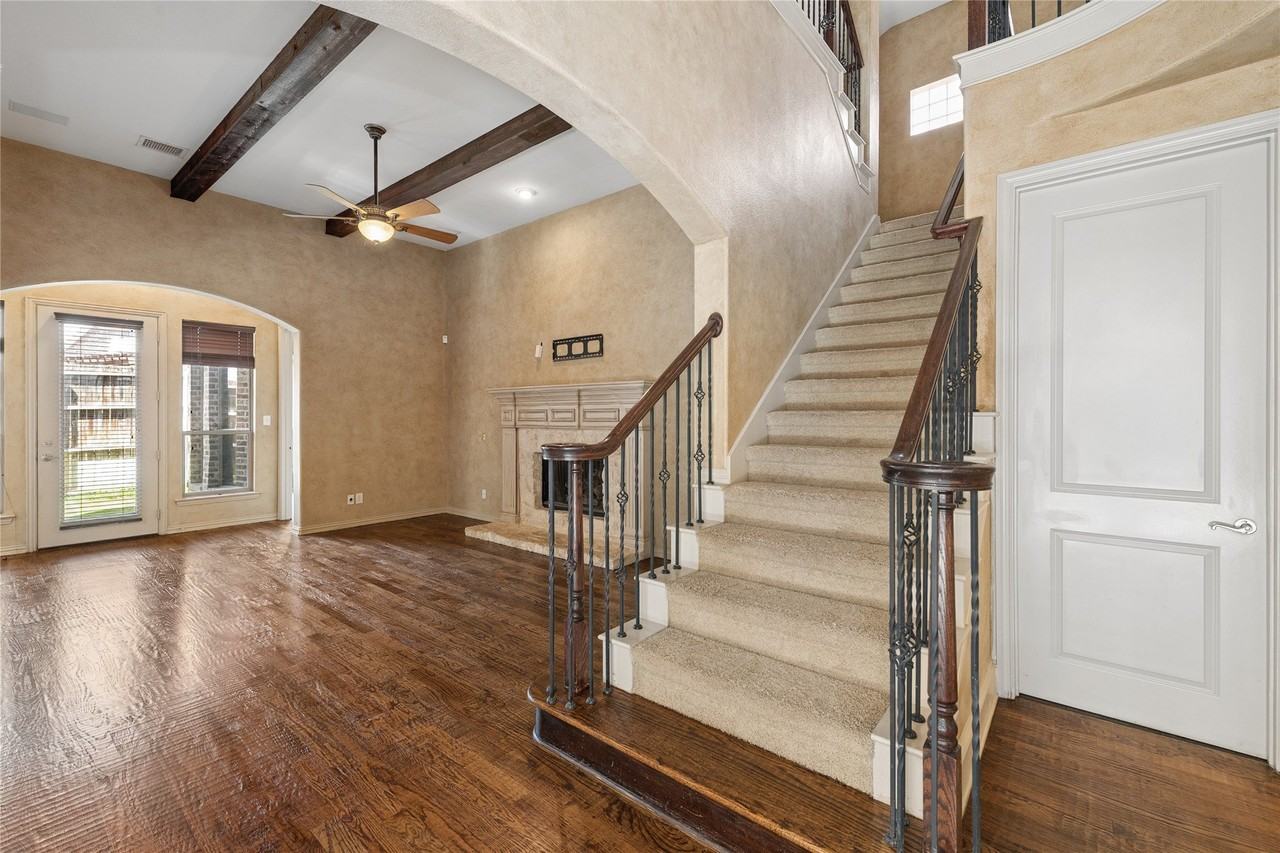 7005 Kenswick Dr - Photo 2 of 39