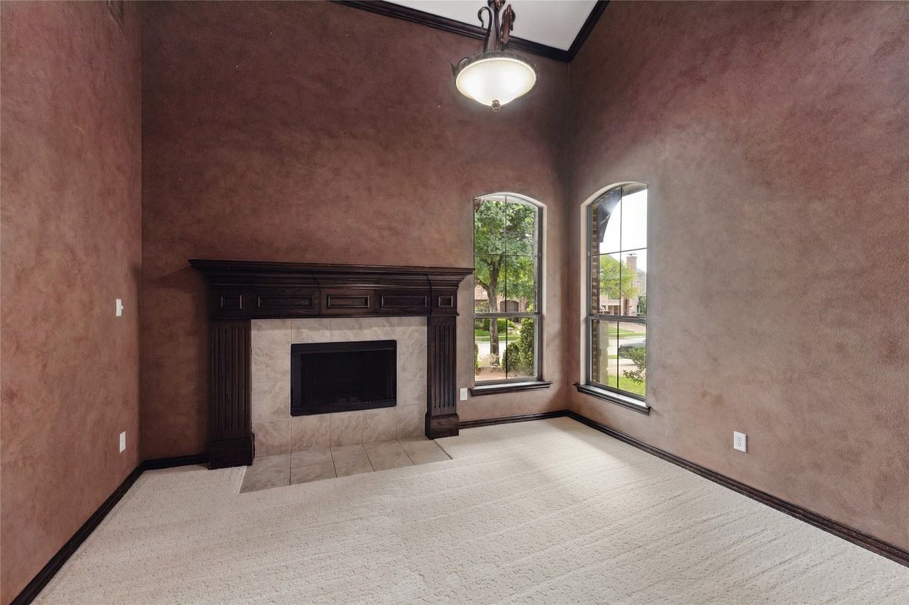 7005 Kenswick Dr - Photo 4 of 39