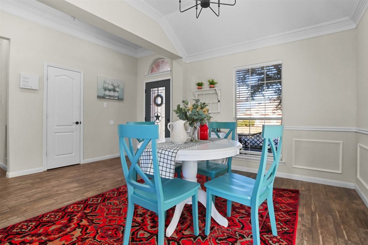 11805 Amber Valley Dr - Photo 4 of 31
