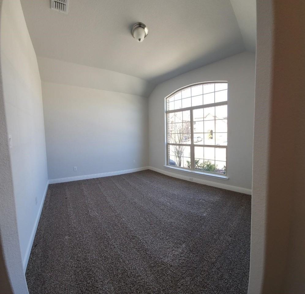1801 Spinnaker Dr - Photo 3 of 17