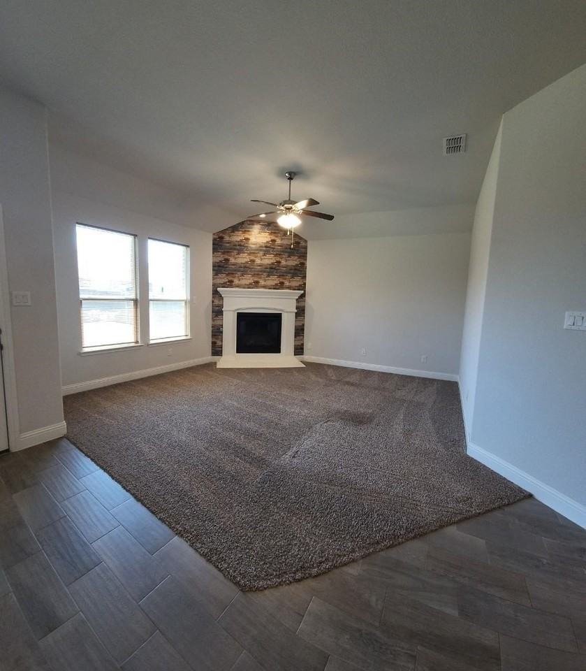 1801 Spinnaker Dr - Photo 5 of 17