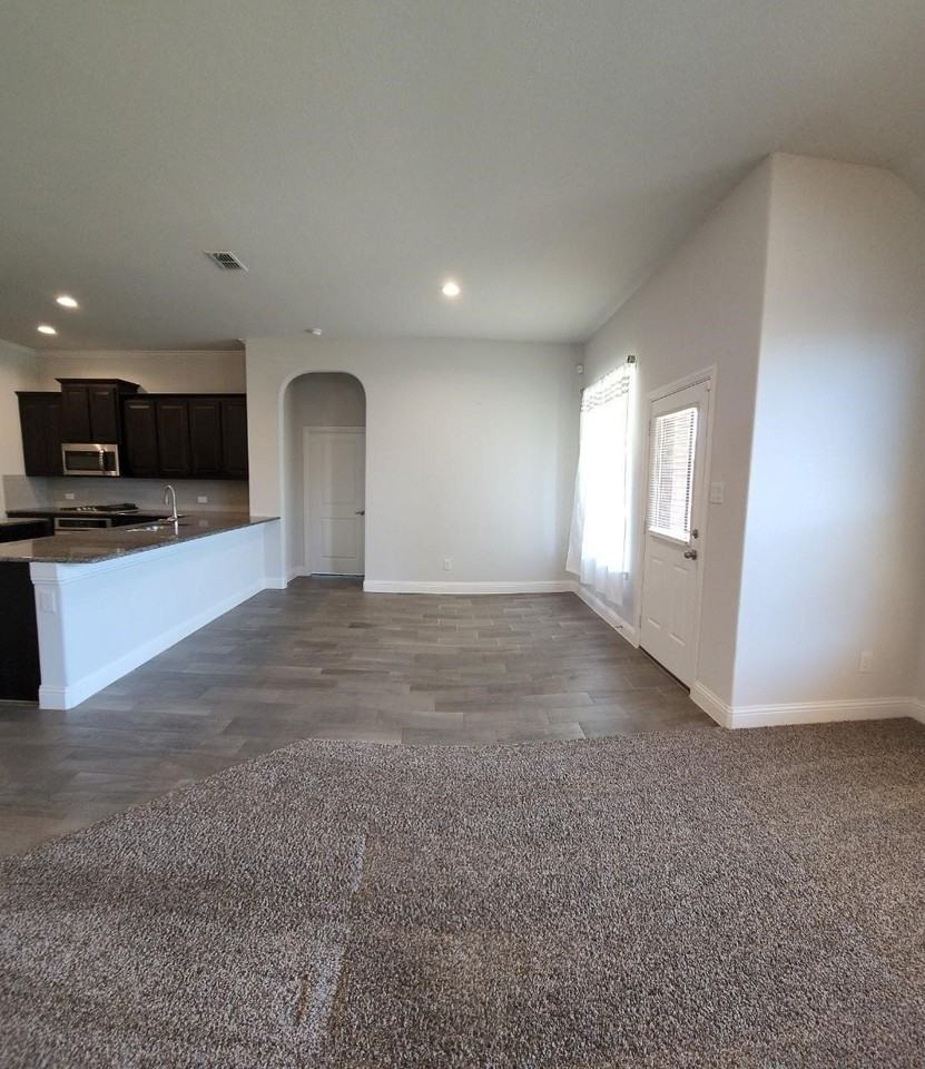 1801 Spinnaker Dr - Photo 6 of 17