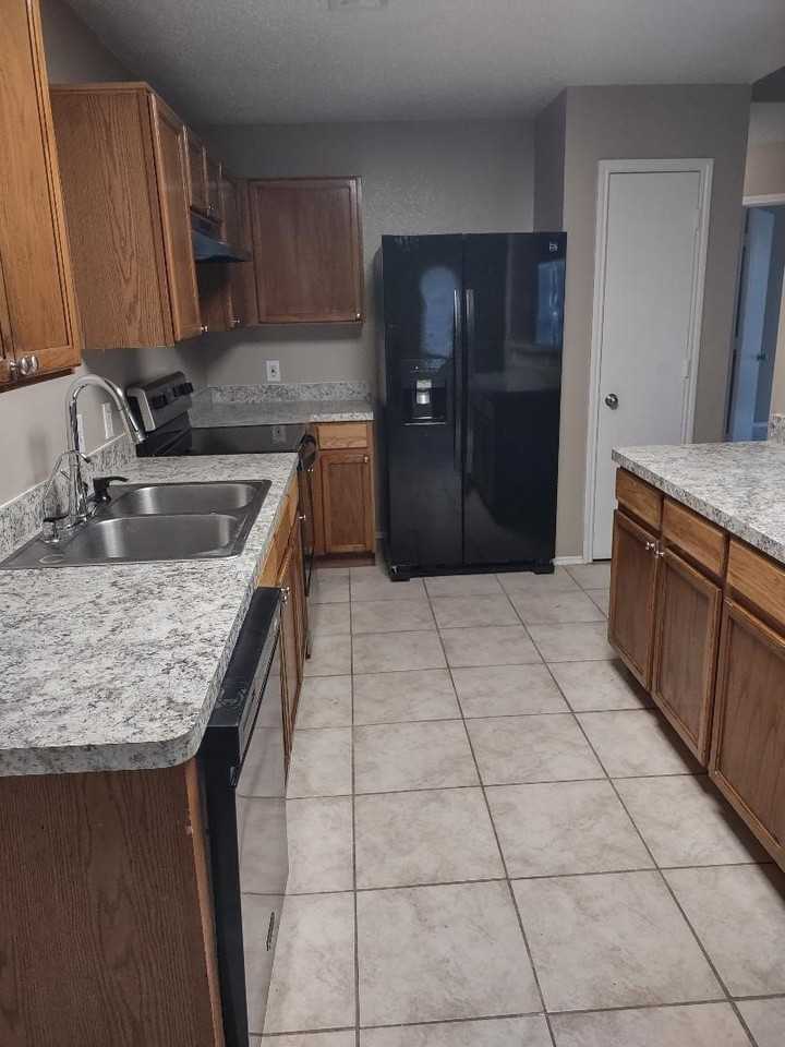 1613 Wavecrest Dr - Photo 2 of 19