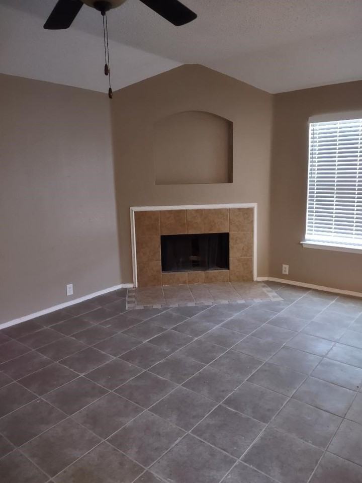 1613 Wavecrest Dr - Photo 3 of 19