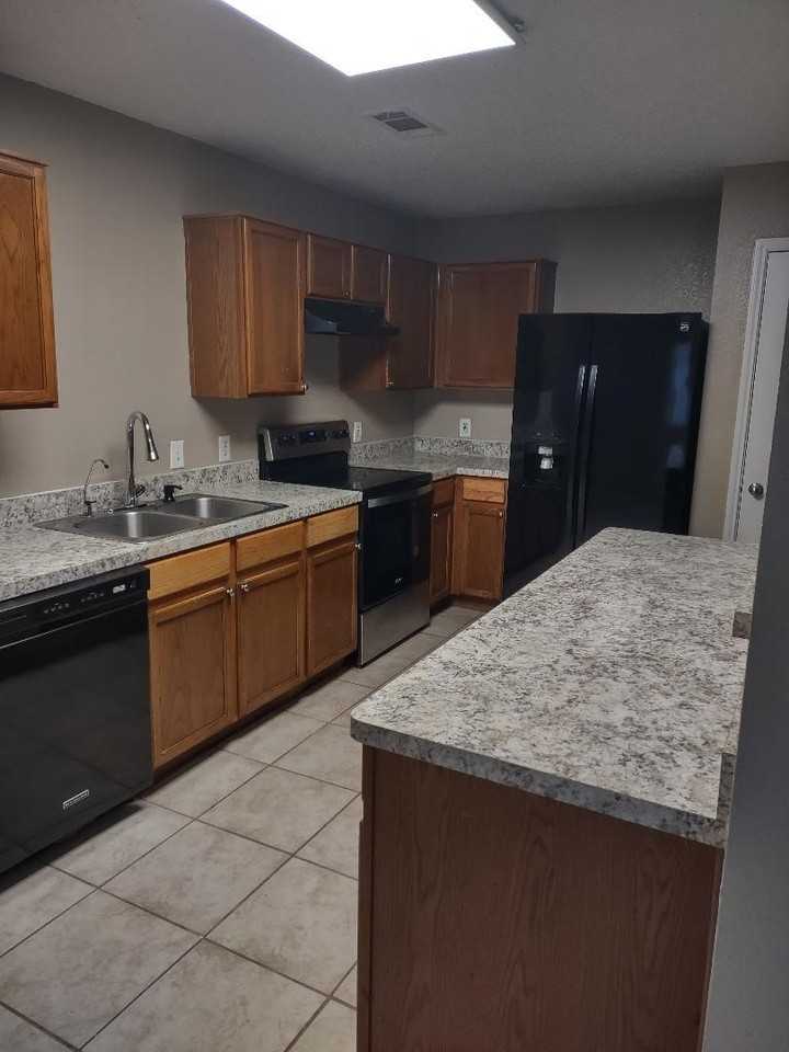 1613 Wavecrest Dr - Photo 5 of 35