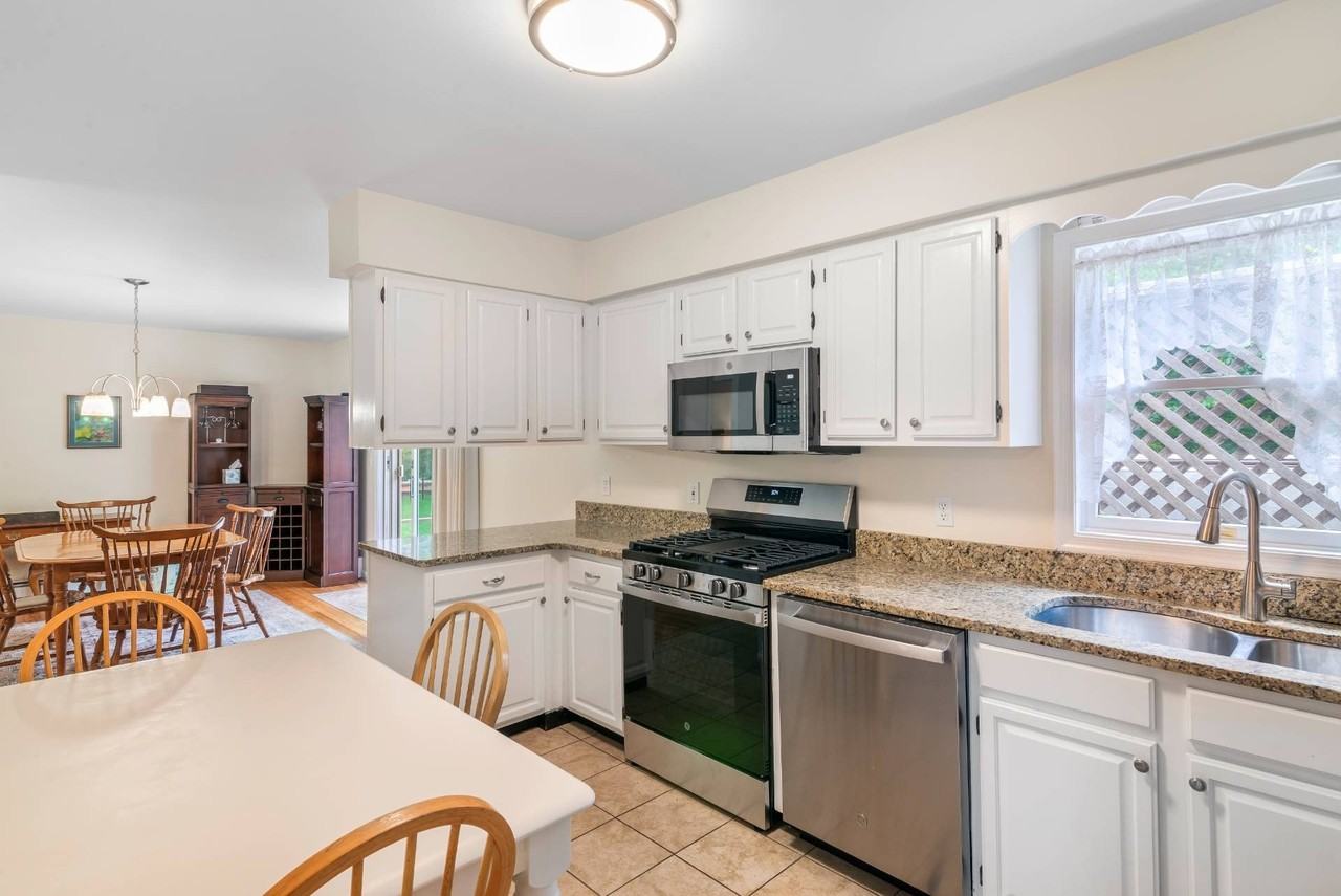 75 Edwards Ave - Photo 5 of 18