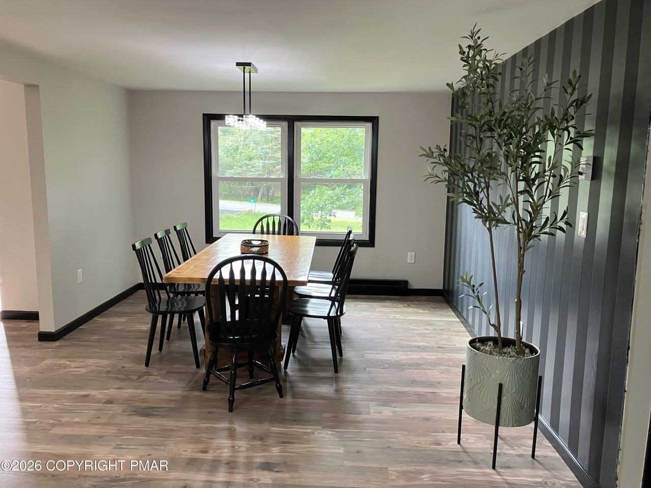 181 Winding Way - Photo 5 of 23