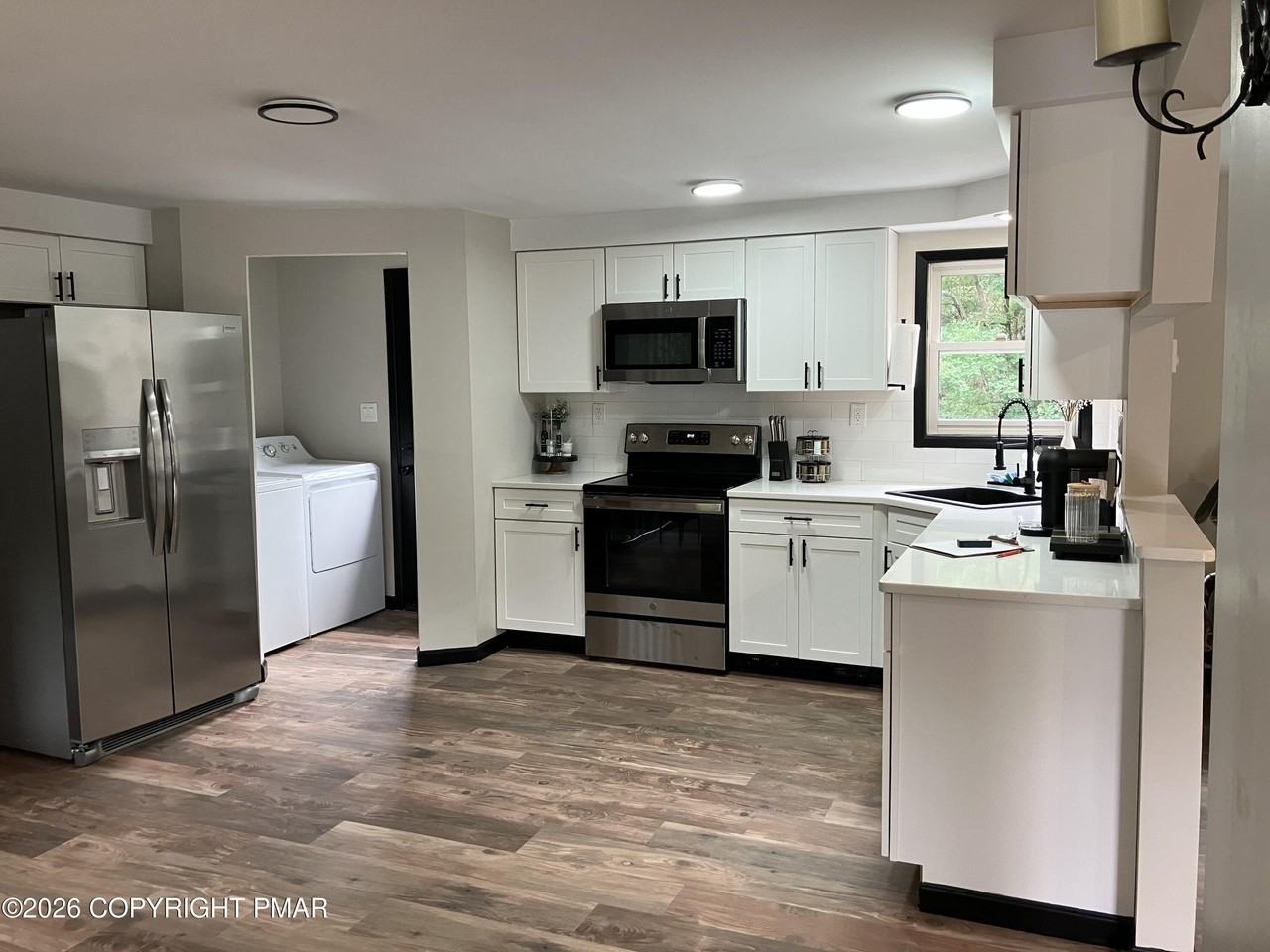 181 Winding Way - Photo 7 of 23