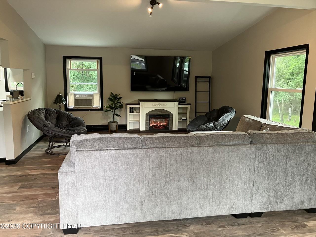 181 Winding Way - Photo 7 of 22