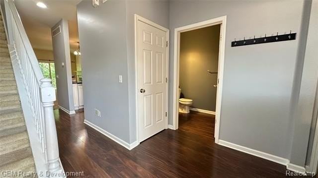 5555 Woodruff Shore Dr - Photo 5 of 45