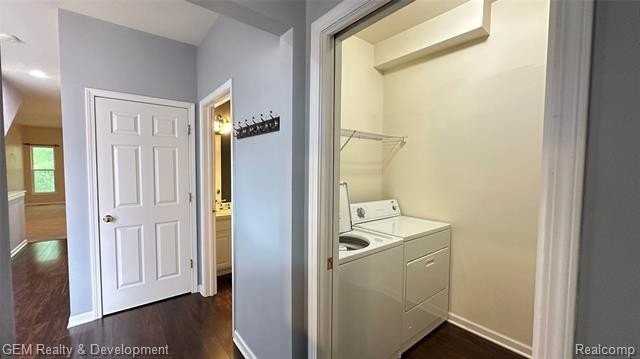 5555 Woodruff Shore Dr - Photo 7 of 45