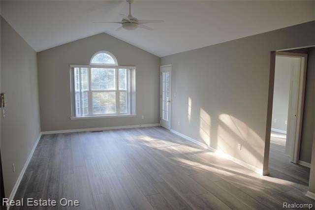 5400 Pine Aires Dr - Photo 4 of 14
