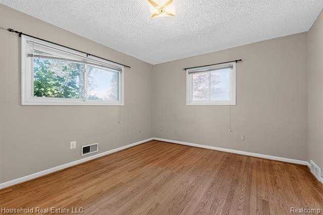 30110 Bentley St - Photo 6 of 15