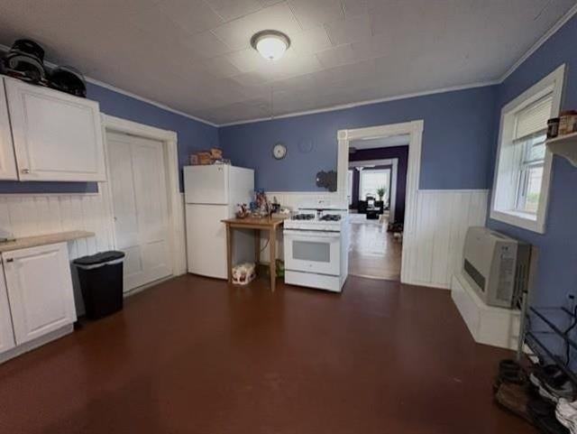 421 Laurel St - Photo 3 of 10