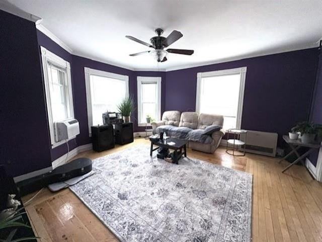 421 Laurel St - Photo 7 of 10