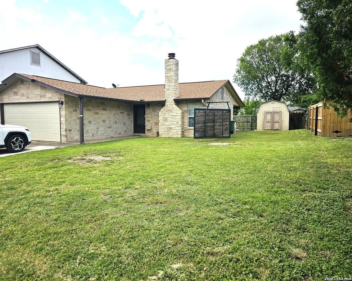 9406 Sugarloaf Dr - Photo 3 of 23
