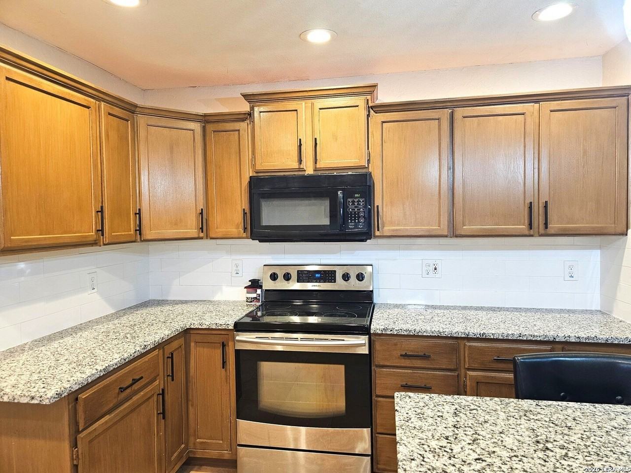 9406 Sugarloaf Dr - Photo 6 of 23
