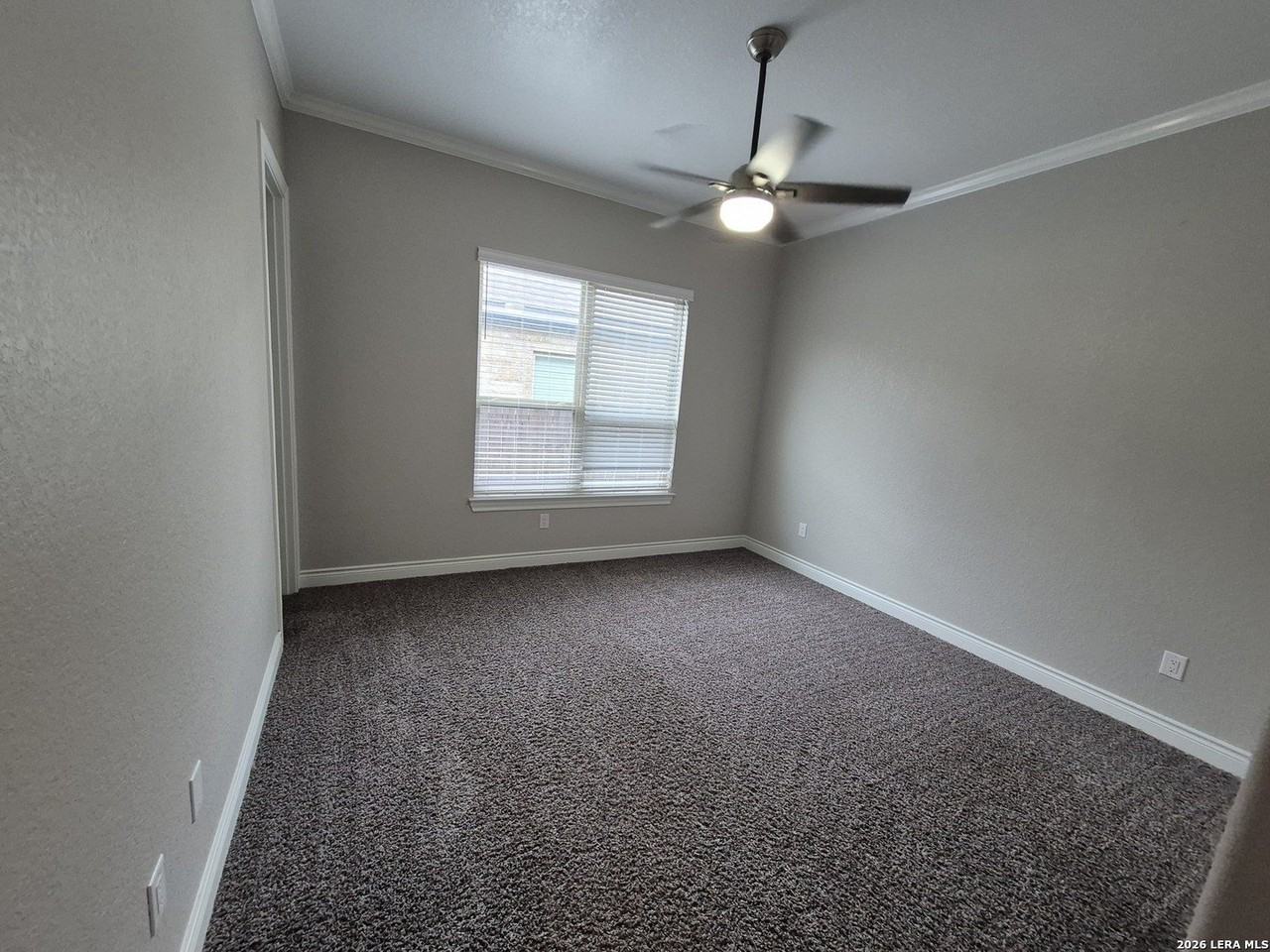4815 Viewcrest Rd - Photo 3 of 28