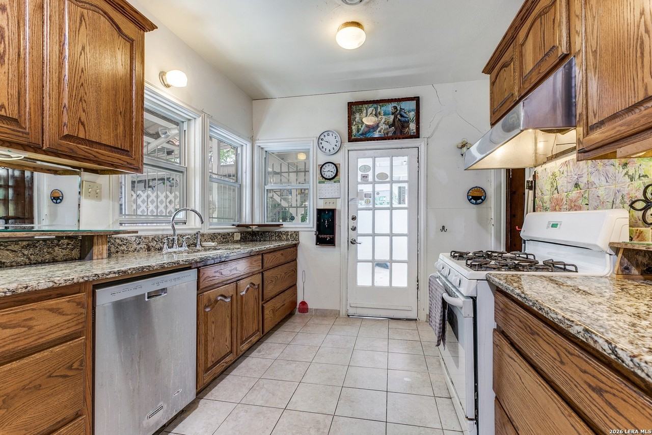 342 Alexander Hamilton Dr - Photo 5 of 13