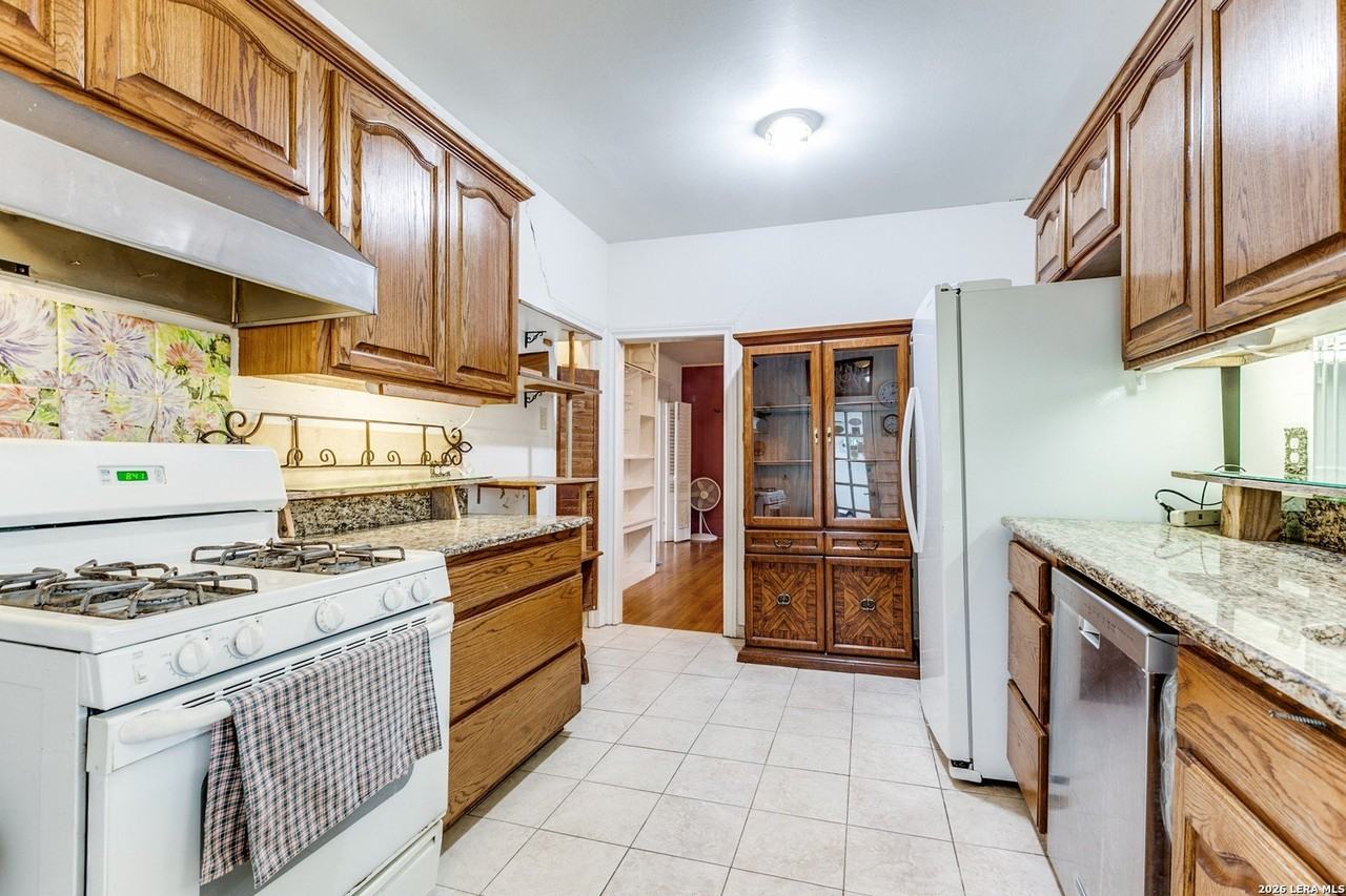 342 Alexander Hamilton Dr - Photo 6 of 13
