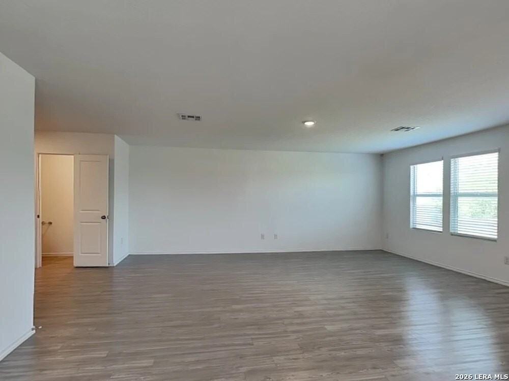 226 Hollywood Dr - Photo 4 of 20