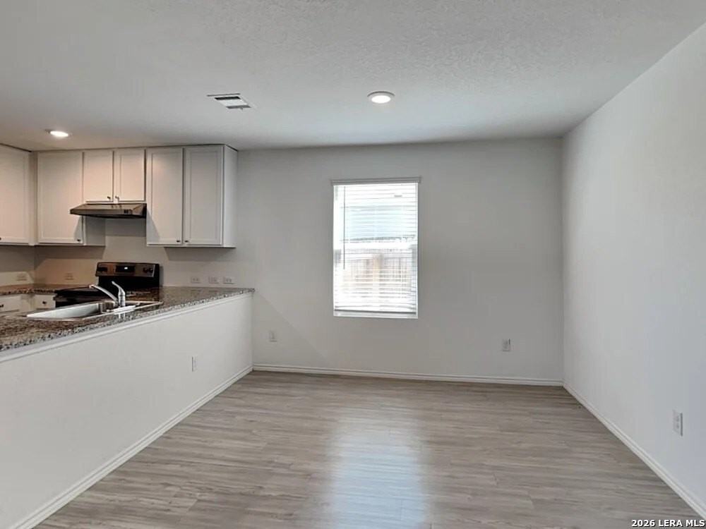 226 Hollywood Dr - Photo 6 of 20