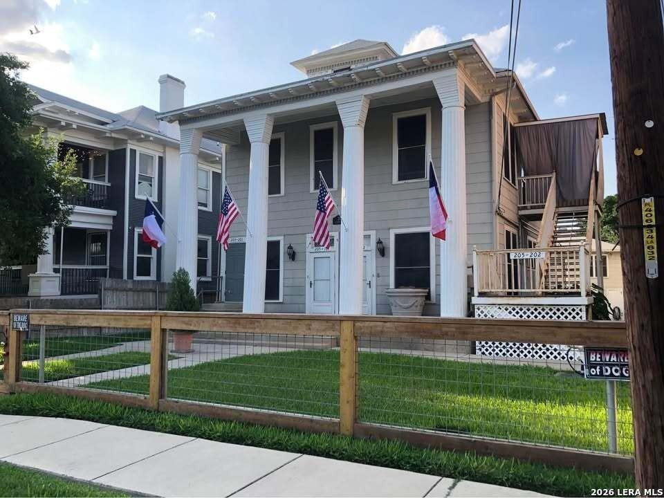 205 E Courtland Pl