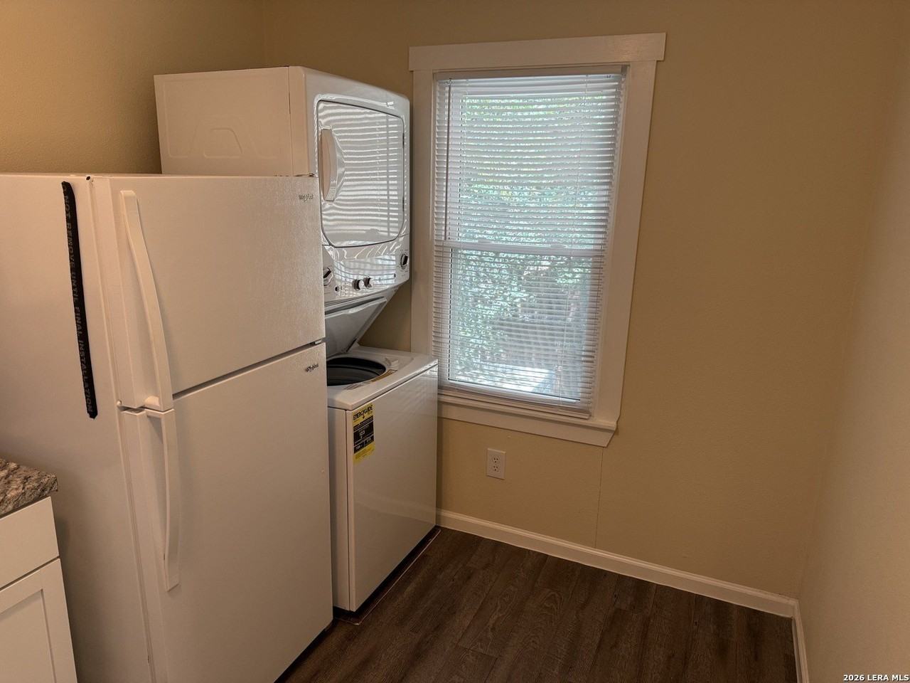205 E Courtland Pl - Photo 4 of 9