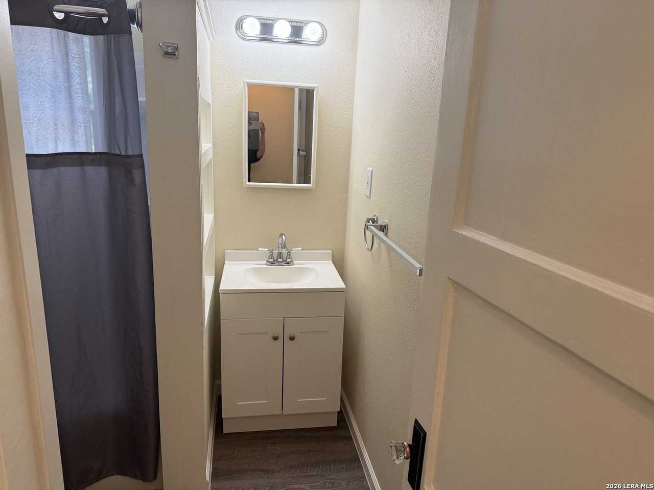 205 E Courtland Pl - Photo 6 of 9