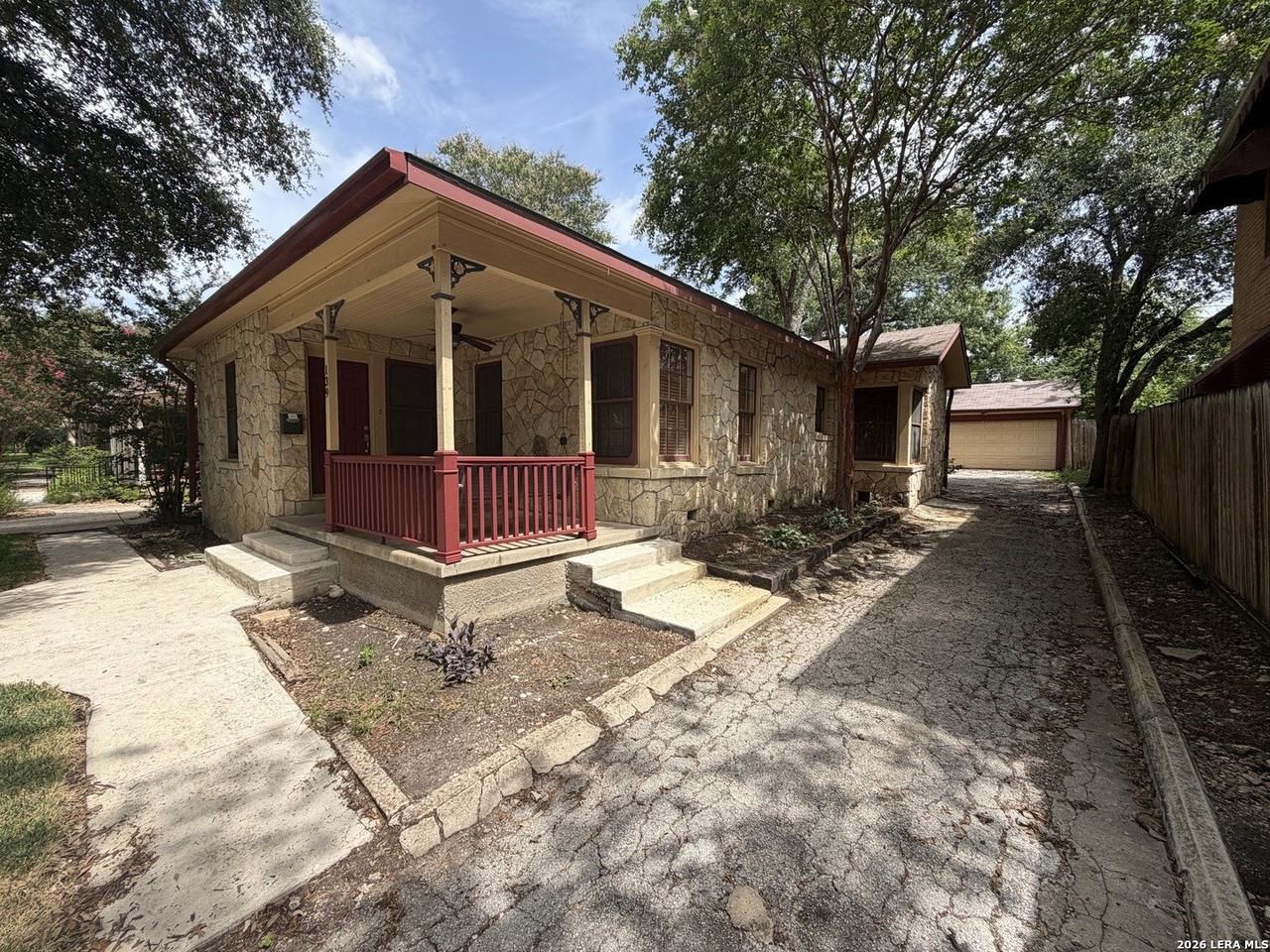 139 Thomas Jefferson Dr - Photo 3 of 25