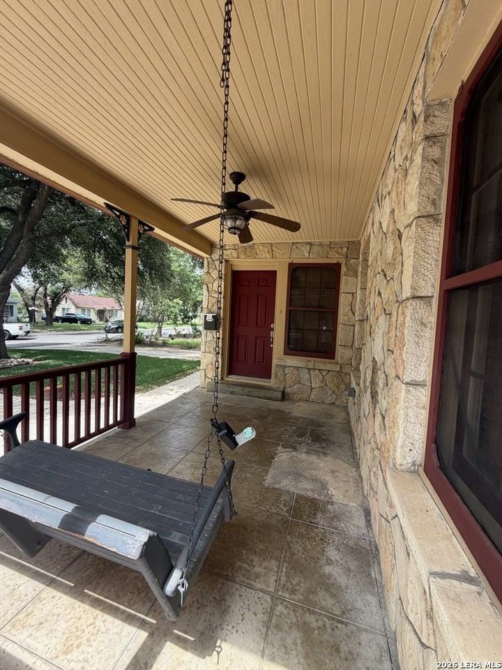 139 Thomas Jefferson Dr - Photo 4 of 25