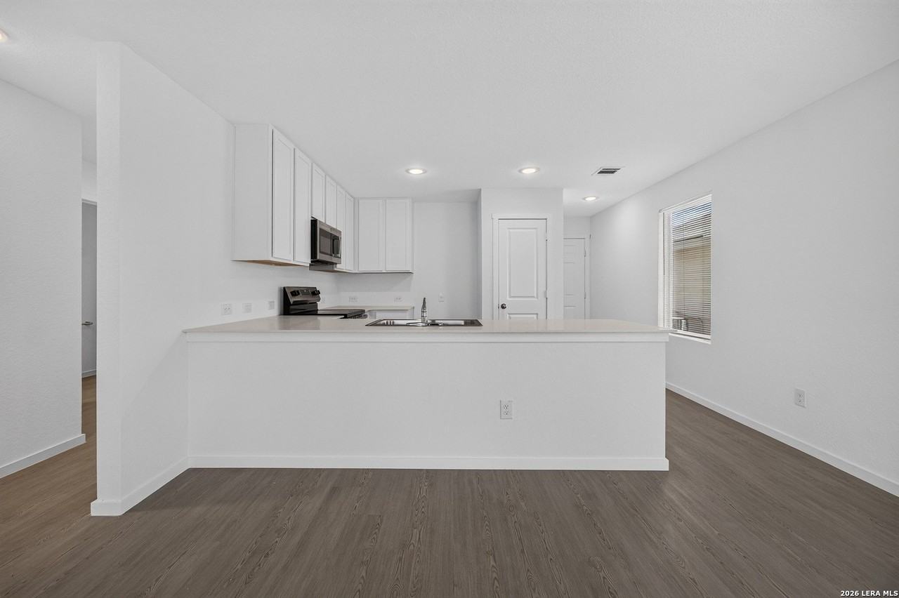 8026 Biggio Ln - Photo 4 of 25