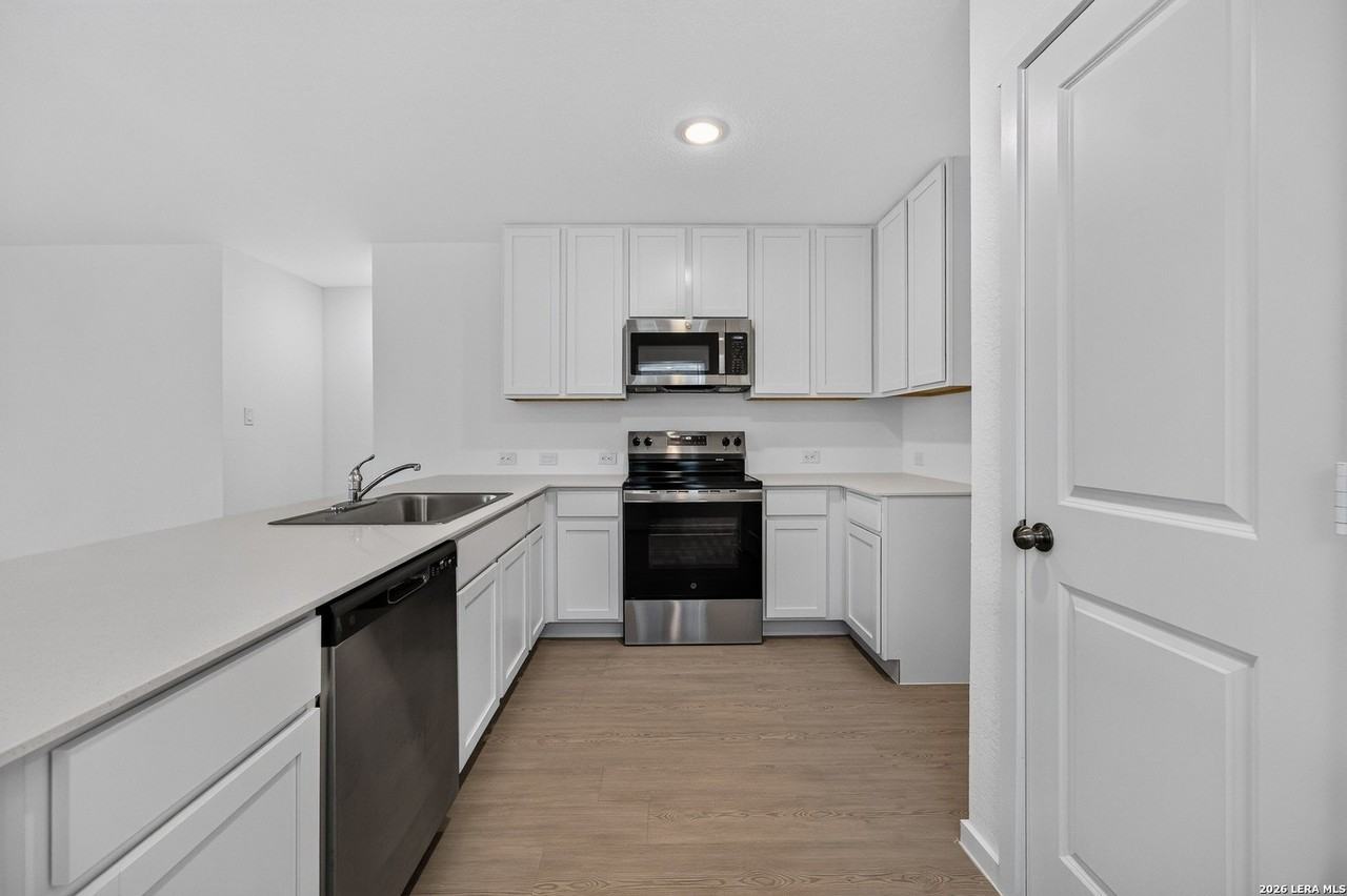 8026 Biggio Ln - Photo 5 of 25