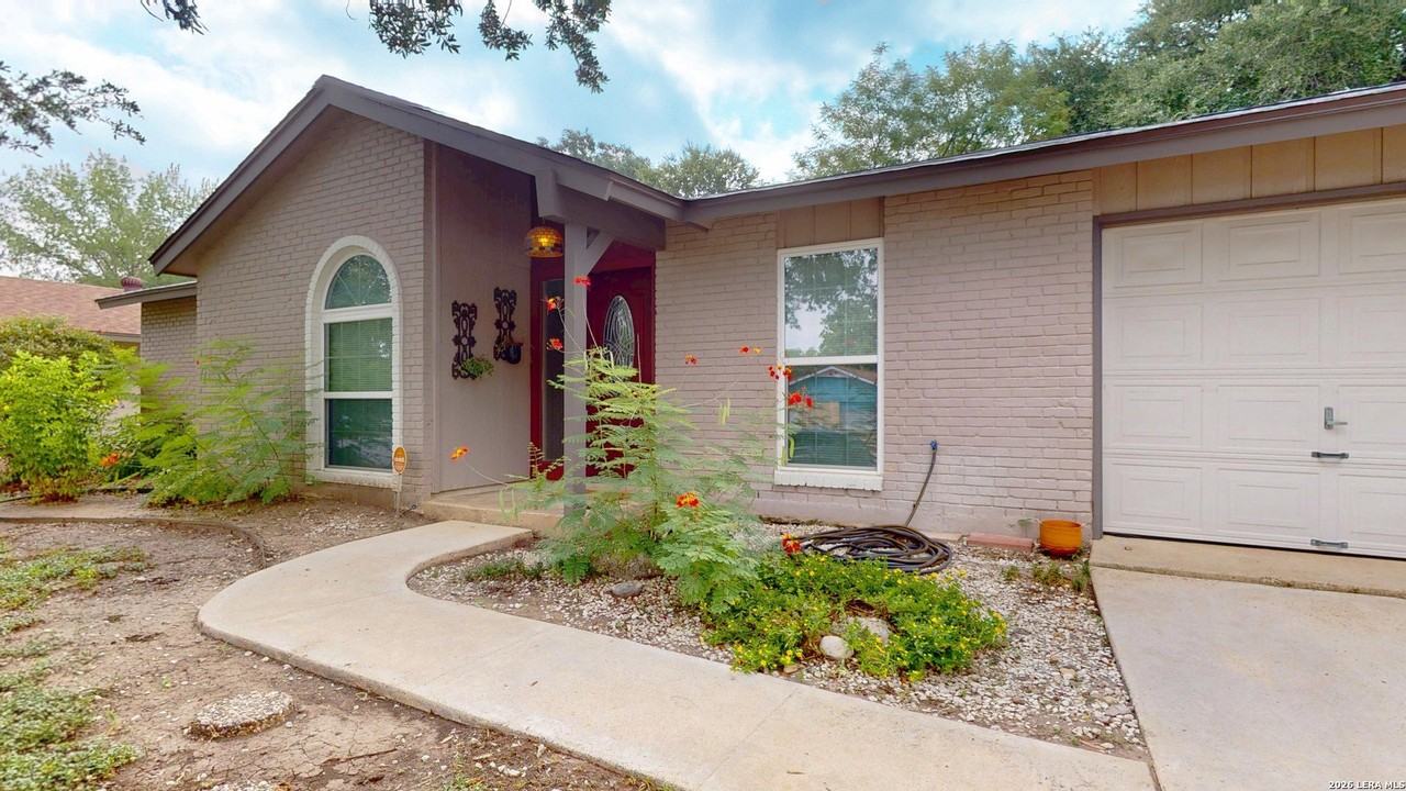 4234 Flint Hl - Photo 5 of 35