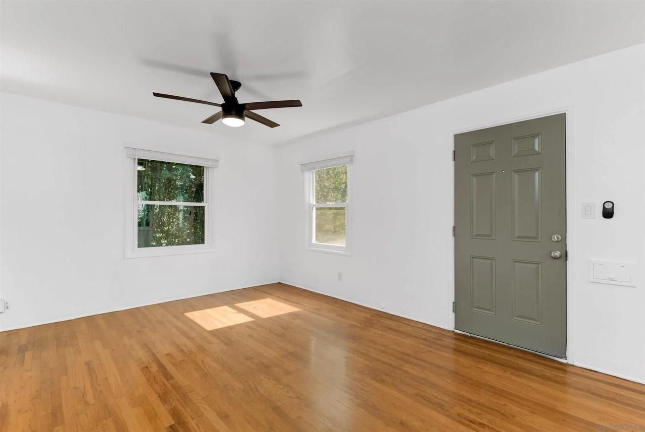 4774 College Ave - Photo 5 of 34