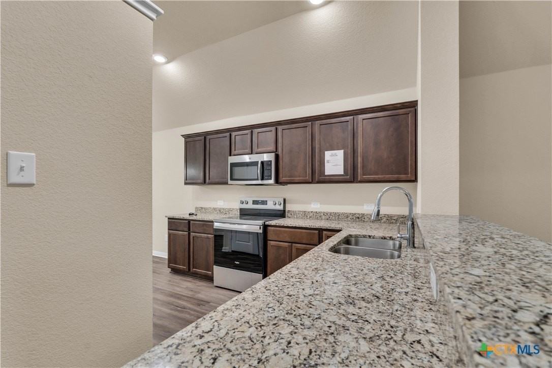 6407 Hercules Ave - Photo 4 of 31