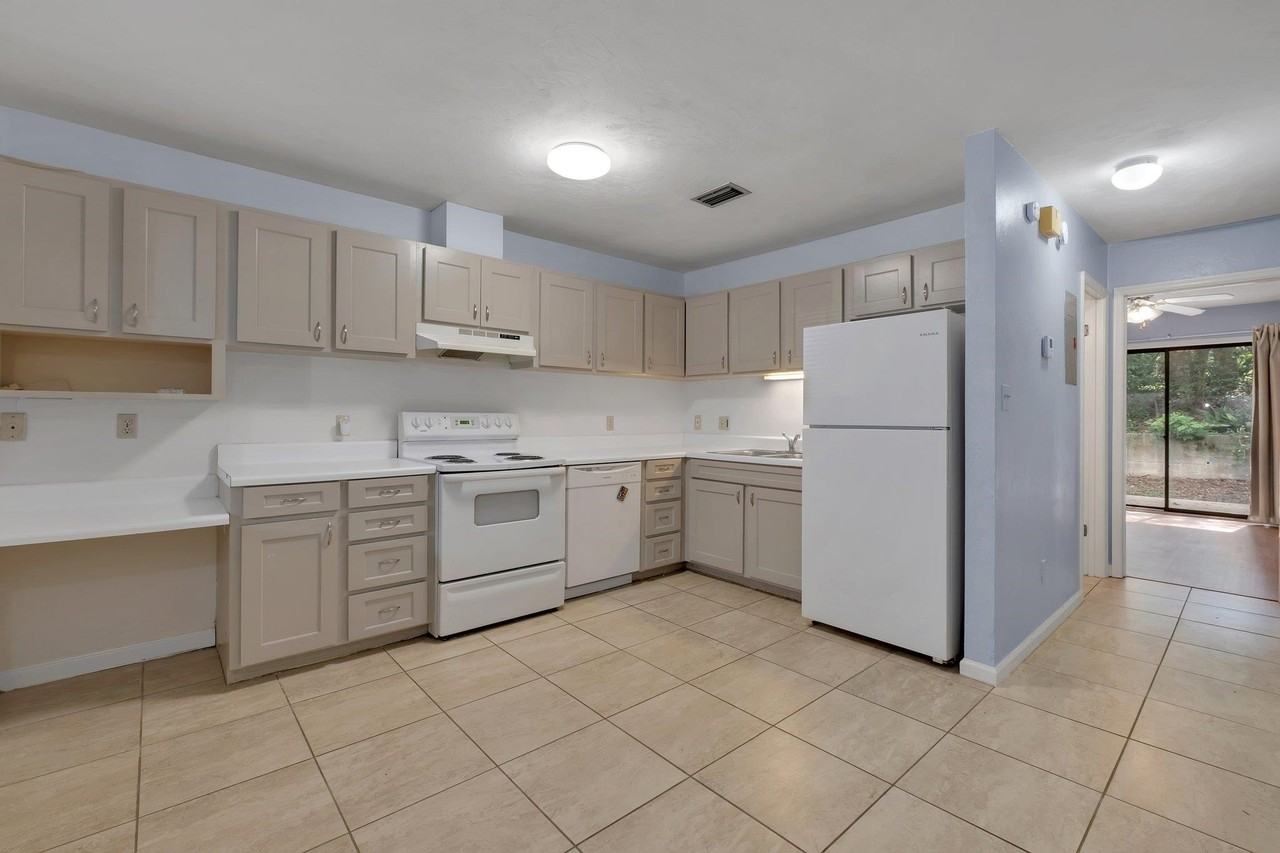 1609 S Gadsden St - Photo 6 of 21