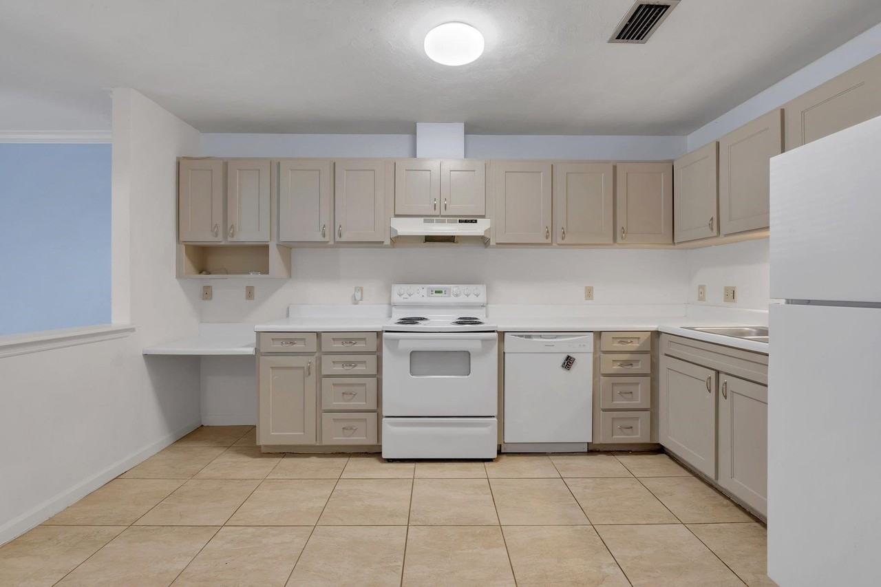 1609 S Gadsden St - Photo 7 of 21
