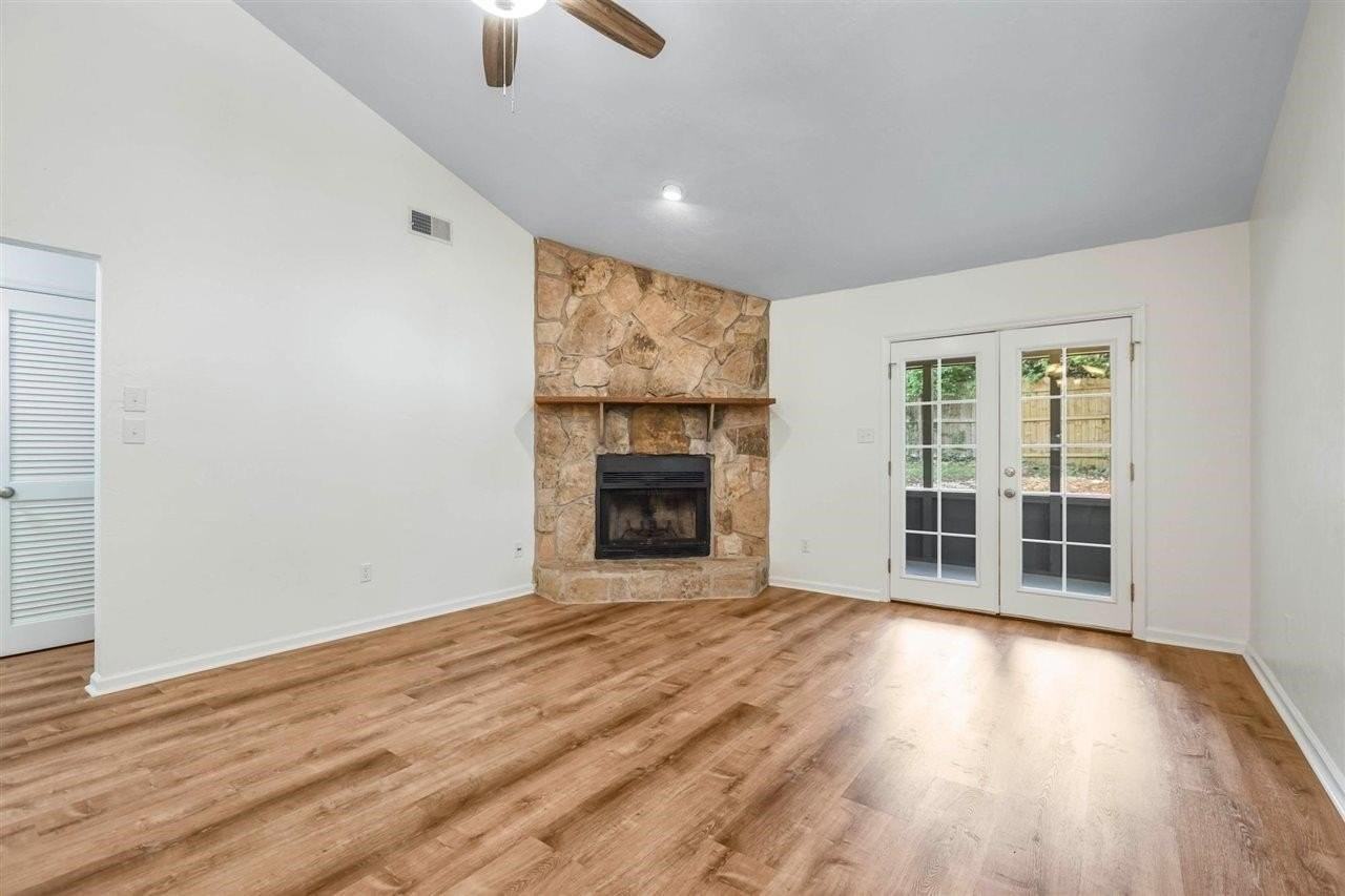 2556 Panther Creek Rd #B - Photo 7 of 29