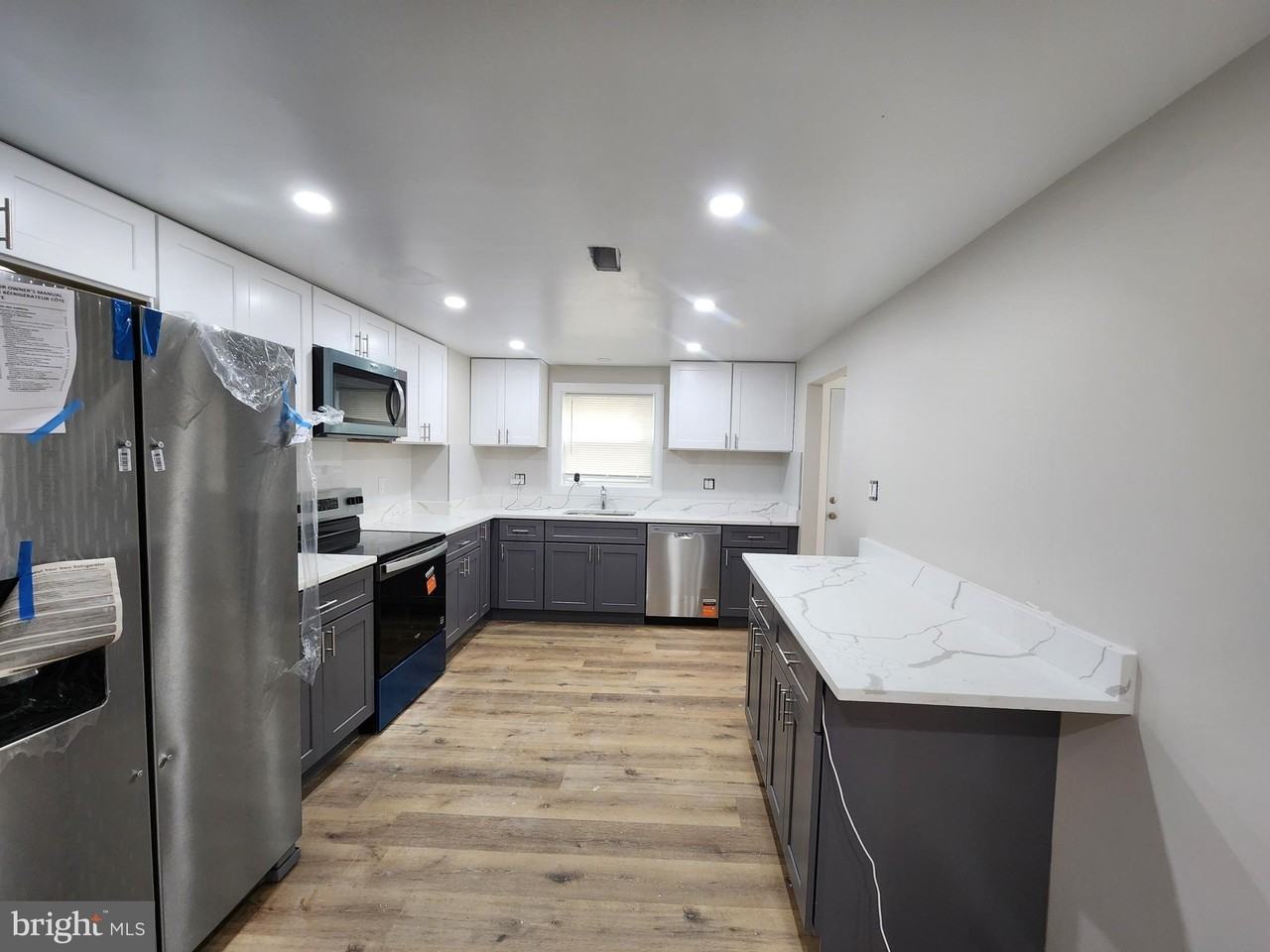 523 Wellesley St - Photo 2 of 29