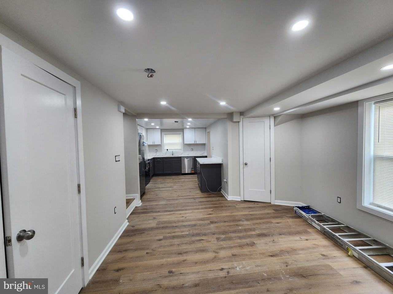 523 Wellesley St - Photo 5 of 29